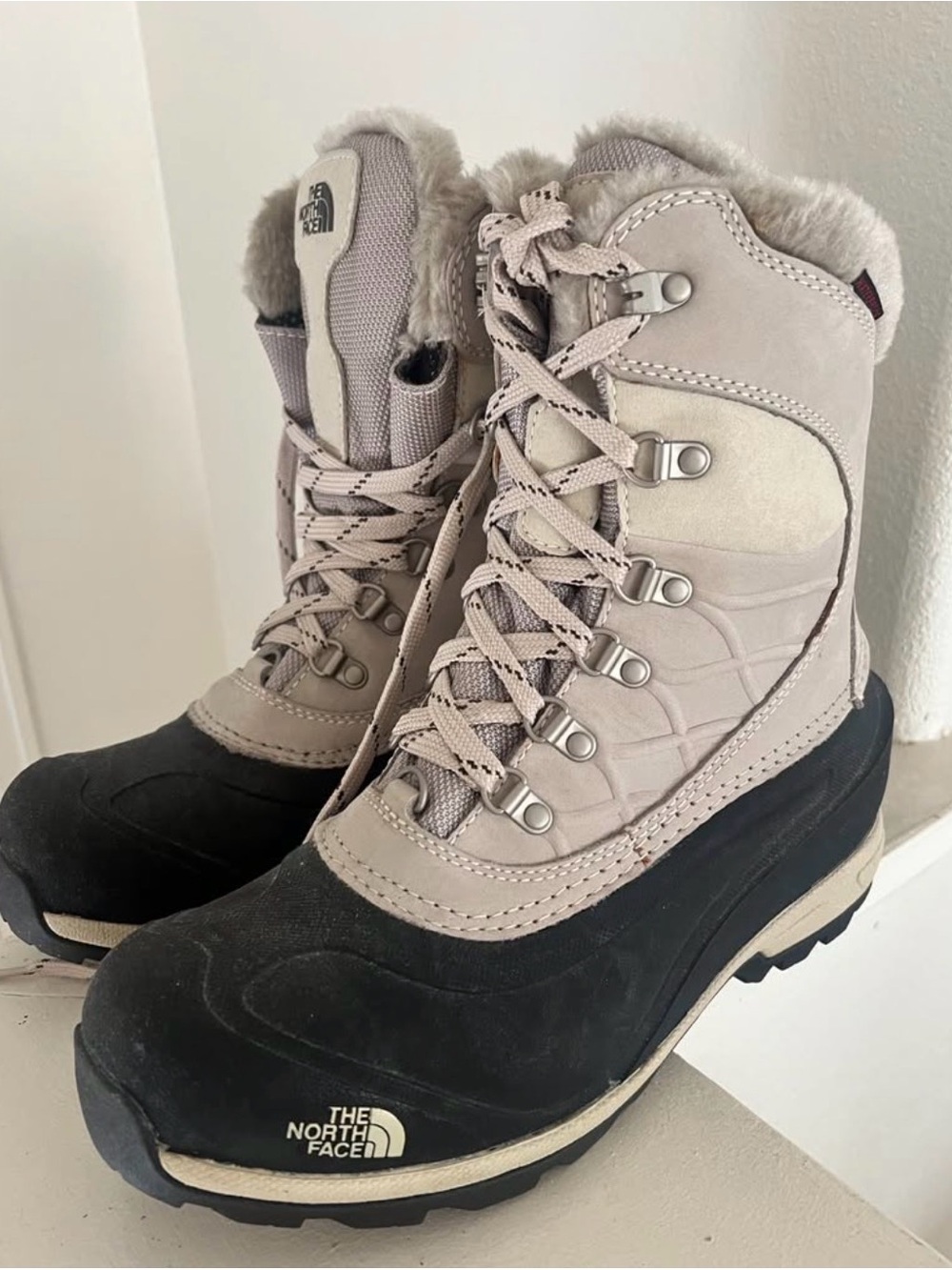 The North Face Women’s Chilkat V 400 Waterproof boots in Deep Taupe/Black